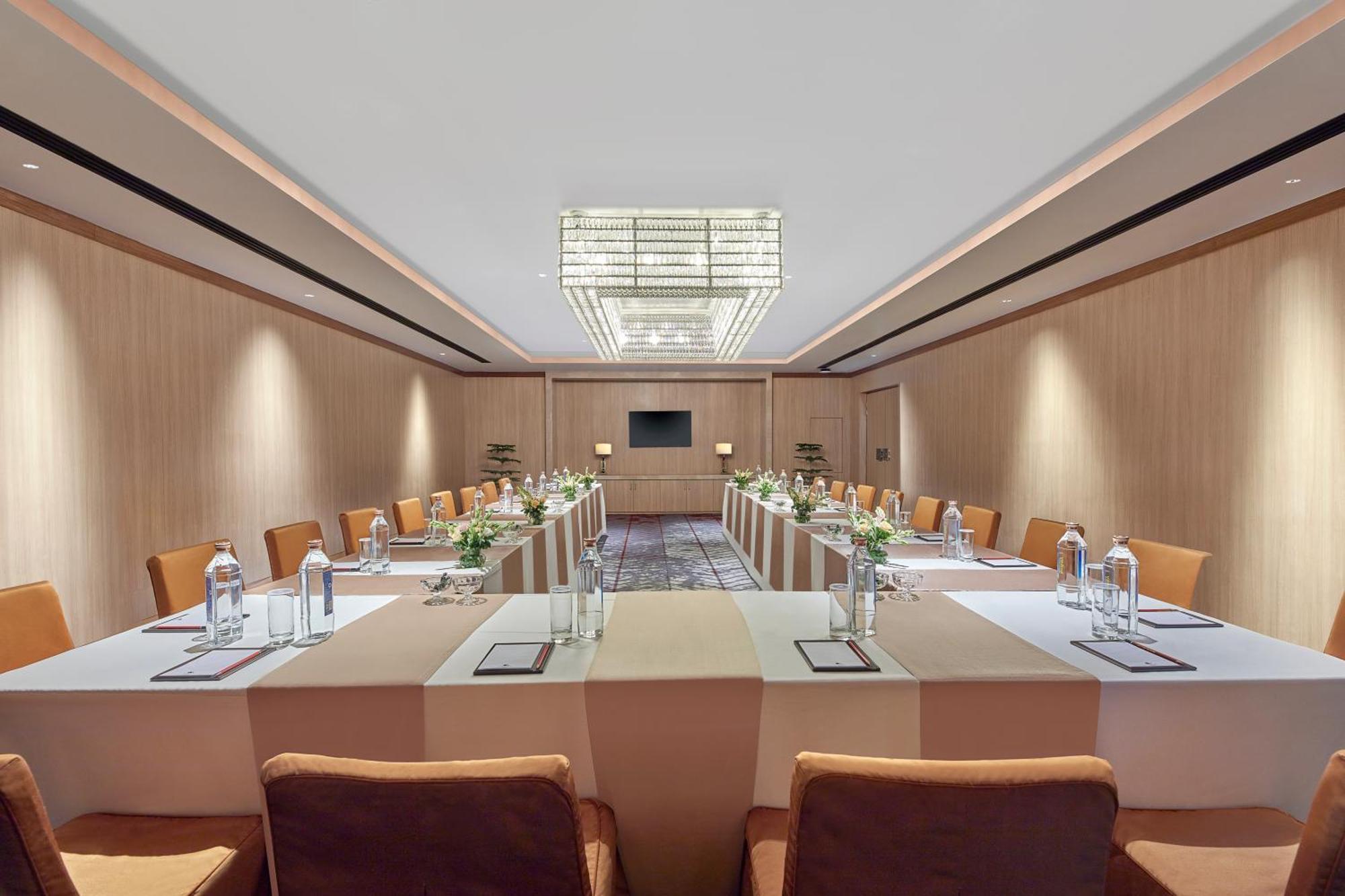 Doubletree By Hilton Varanasi Exterior photo