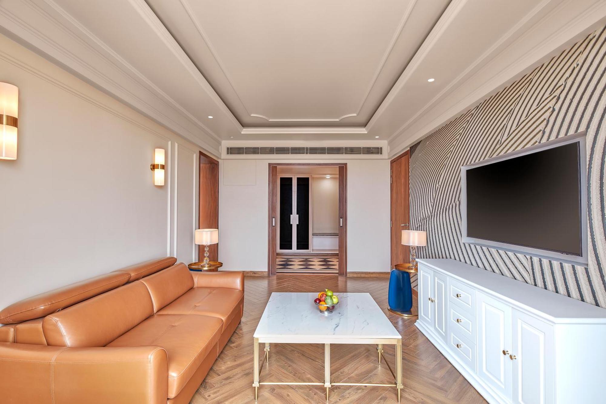Doubletree By Hilton Varanasi Exterior photo